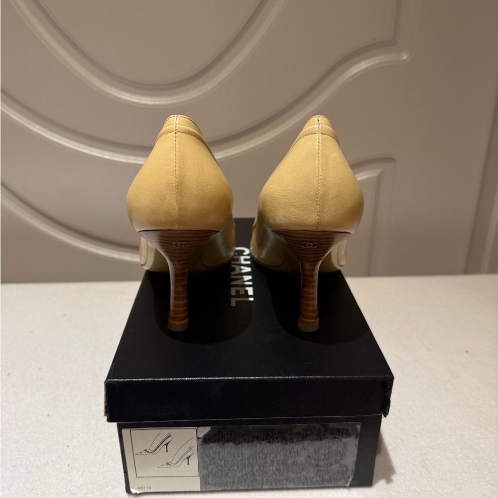 NWT Chanel Tan Leather Women's Shoes - Picture 3 of 5
